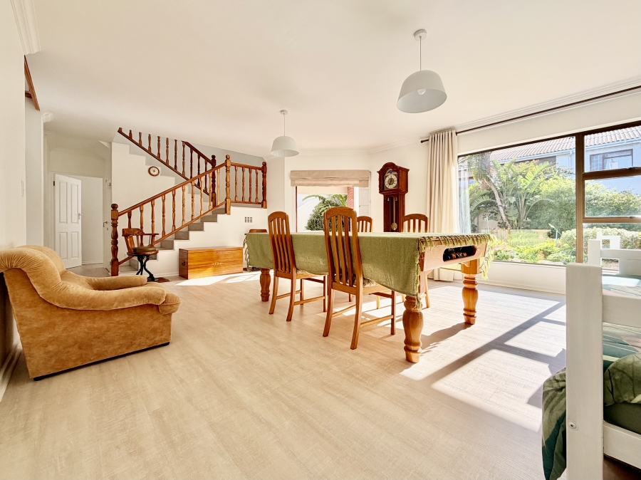 3 Bedroom Property for Sale in Voelklip Western Cape